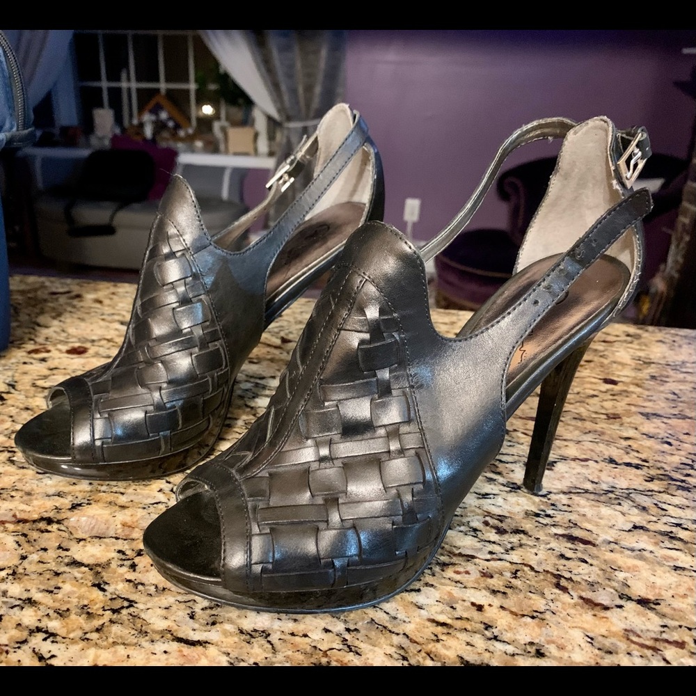 Carlos Santana black woven peep toe platform